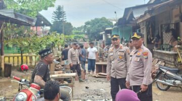 Turun Langsung! Kapolres Simalungun Tinjau Lokasi Banjir Pasar Bawah, Pastikan Bansos dan Dapur Umum Segera Didirikan